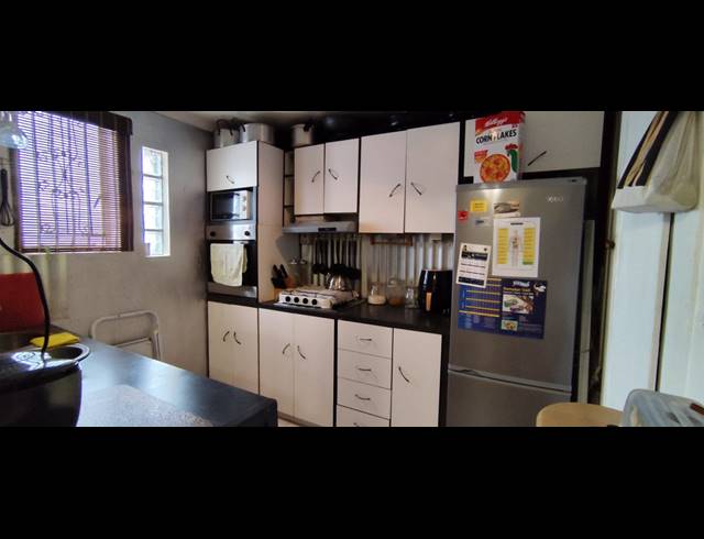 2 BEDROOM FREEHOLD FOR SALE IN MANENBERG